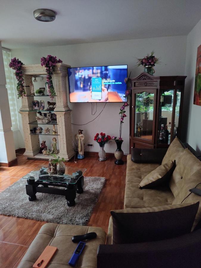 Noras Homestay Laureles เมเดยิน ภายนอก รูปภาพ
