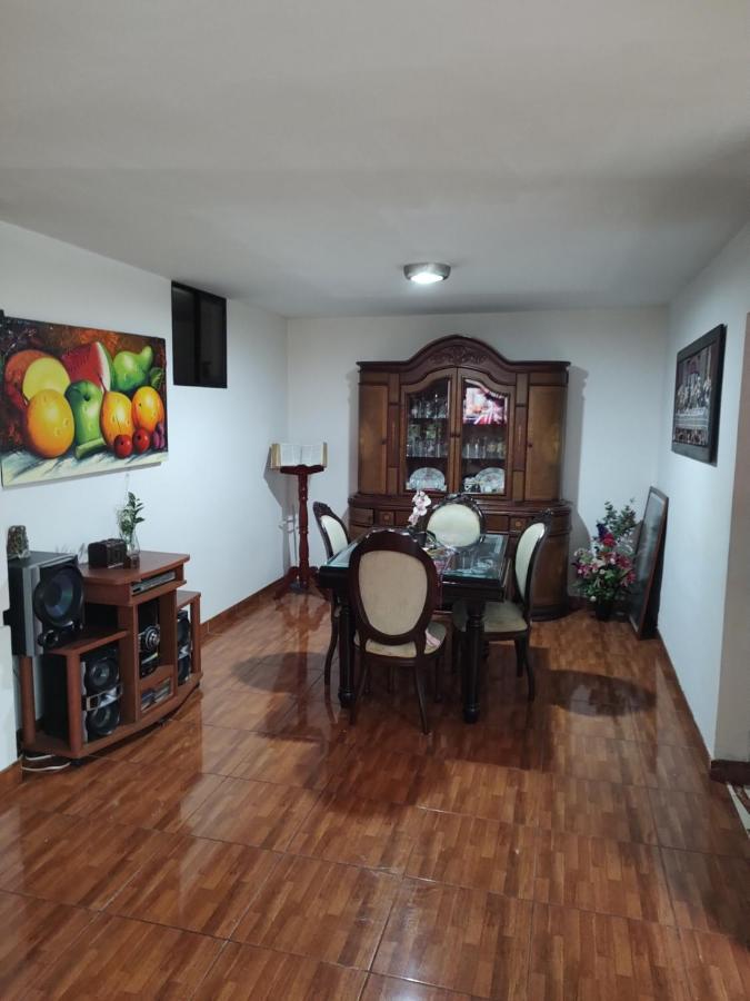 Noras Homestay Laureles เมเดยิน ภายนอก รูปภาพ