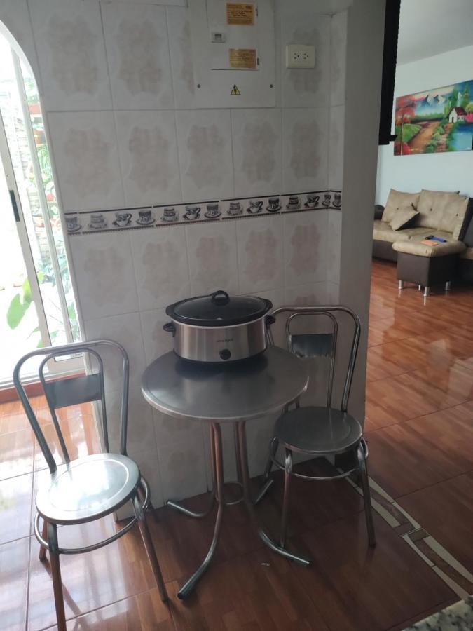 Noras Homestay Laureles เมเดยิน ภายนอก รูปภาพ