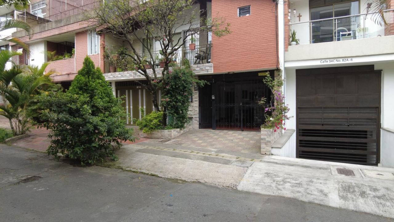 Noras Homestay Laureles เมเดยิน ภายนอก รูปภาพ