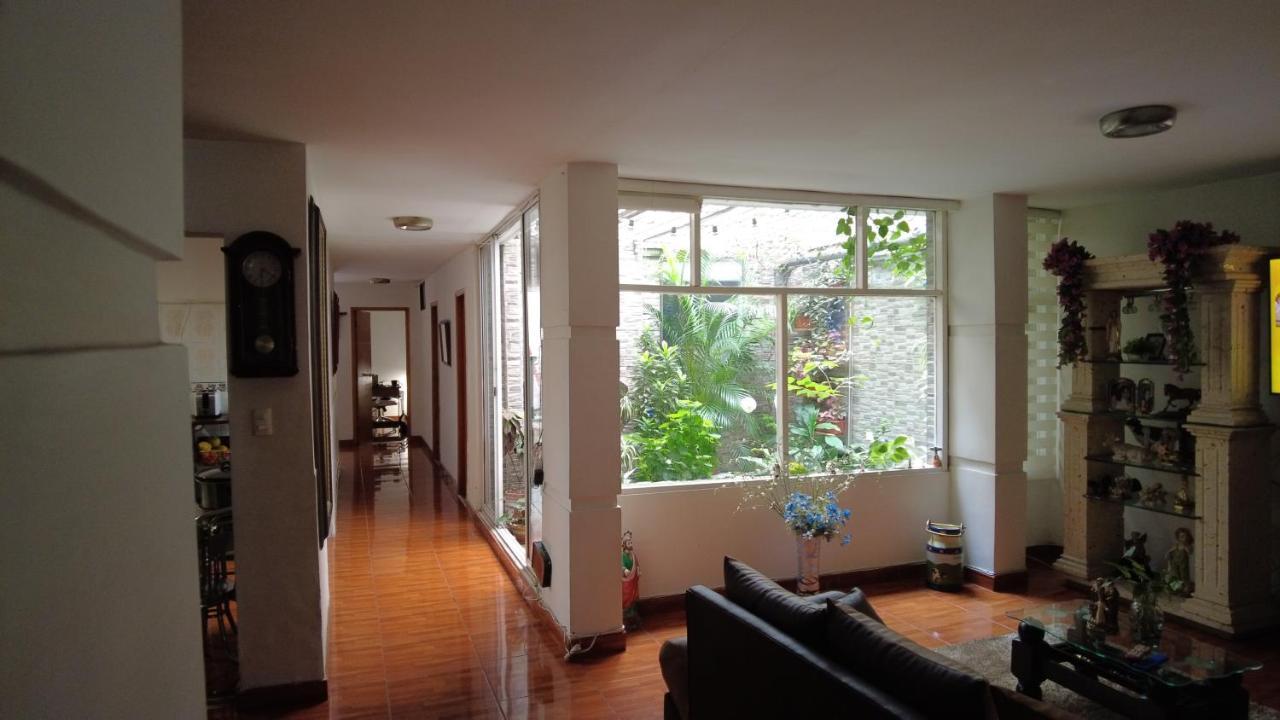 Noras Homestay Laureles เมเดยิน ภายนอก รูปภาพ