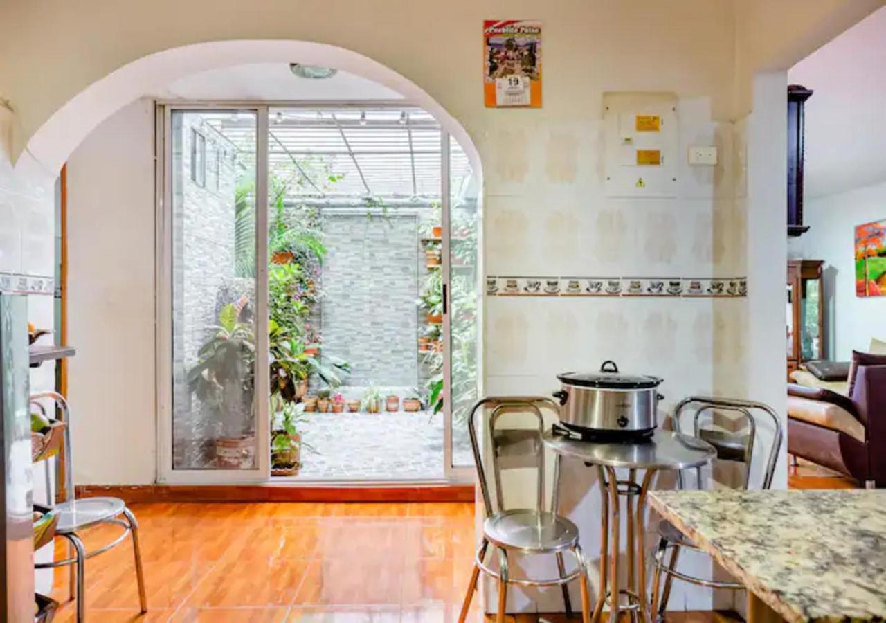 Noras Homestay Laureles เมเดยิน ภายนอก รูปภาพ