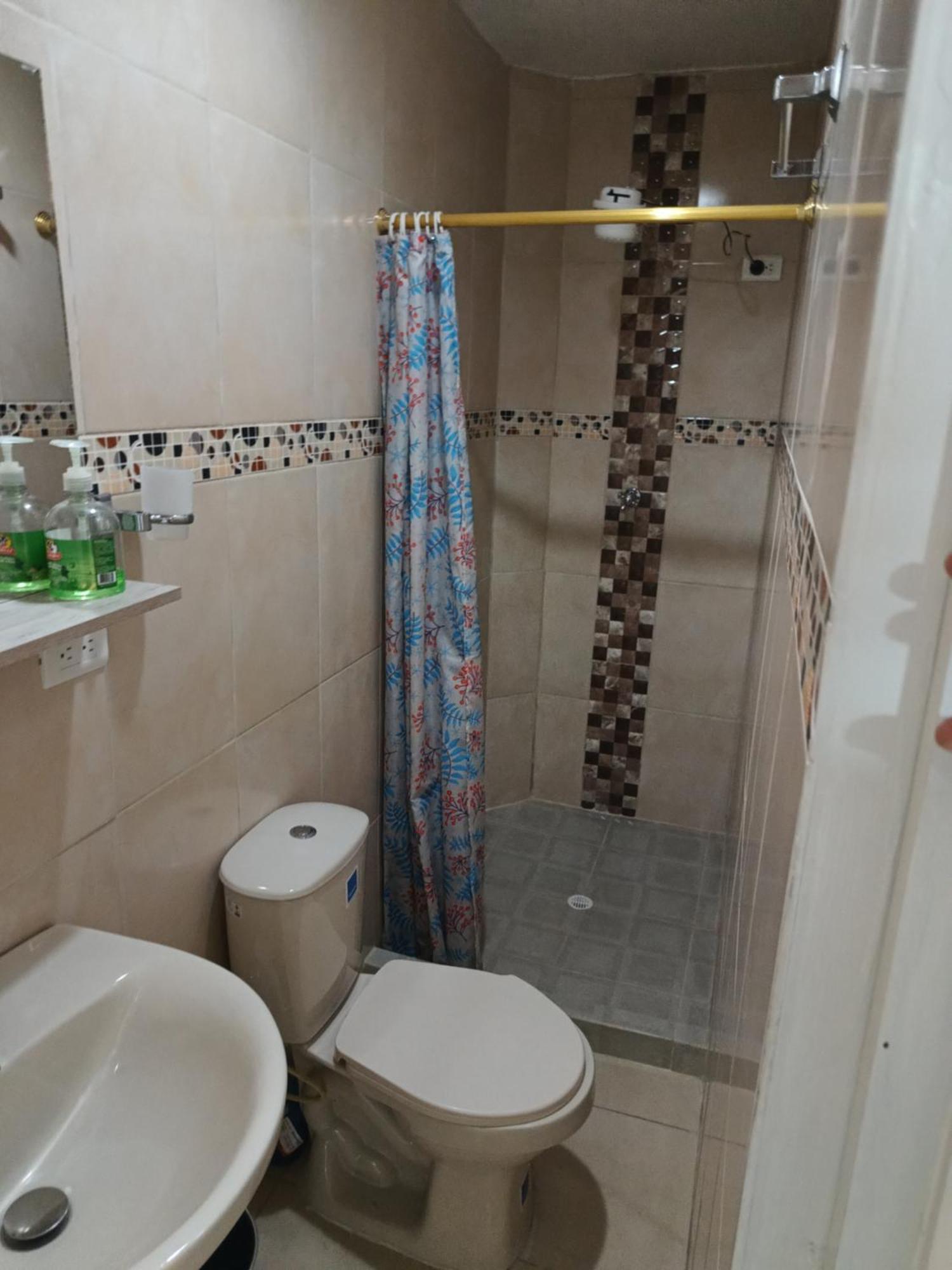 Noras Homestay Laureles เมเดยิน ภายนอก รูปภาพ
